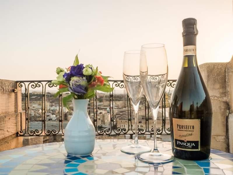 Julesy'S Bnb Hotel Cospicua Bagian luar foto