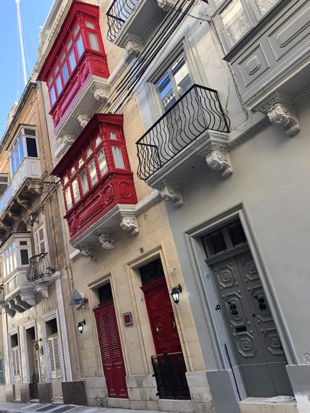 Julesy'S Bnb Hotel Cospicua Bagian luar foto