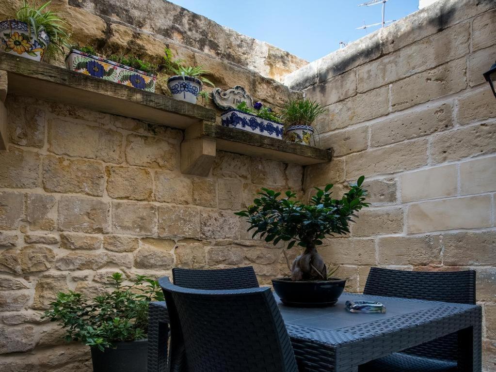 Julesy'S Bnb Hotel Cospicua Bagian luar foto